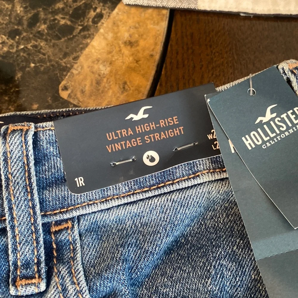 Hollisters jeans - Picture 1 of 3